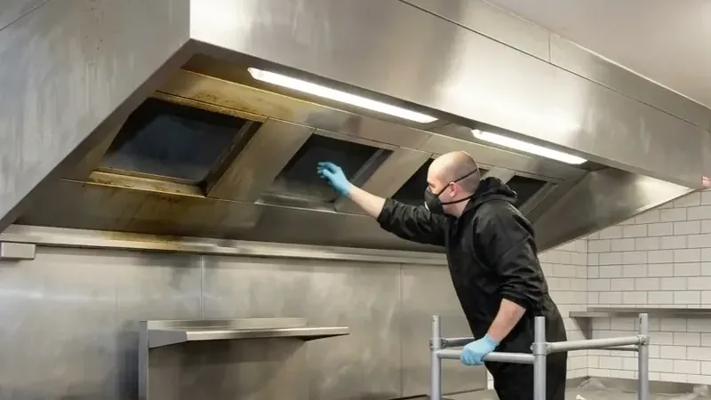 Commercial kitchen canopy cleaning to TR19 grease standard in London restaurant